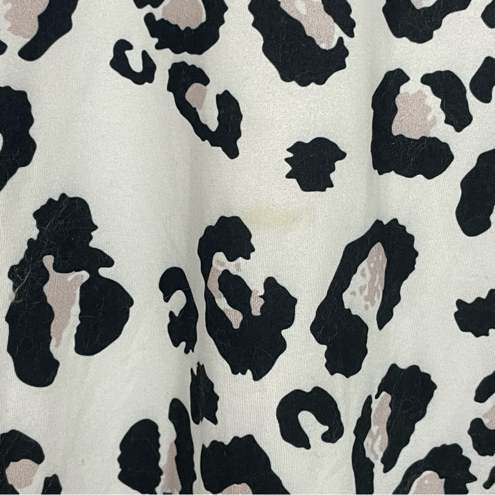 amaryllis Women’s Cream Leopard Print Short Sleeve Tee Size 2X - Picture 3 of 5